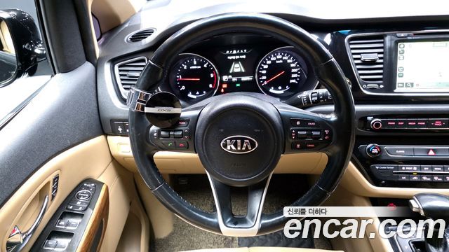 Kia Canival 2018 — photo 19