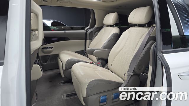 Kia Canival 2021 — photo 18
