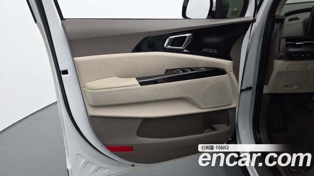 Kia Canival 2021 — photo 14