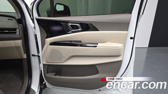 Kia Canival 2021 — photo 15