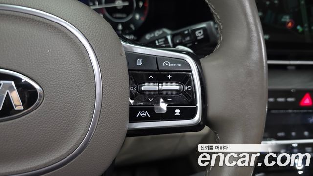 Kia Canival 2021 — photo 16