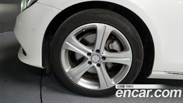 Mercedes-Benz E-Class 2017 — photo 5