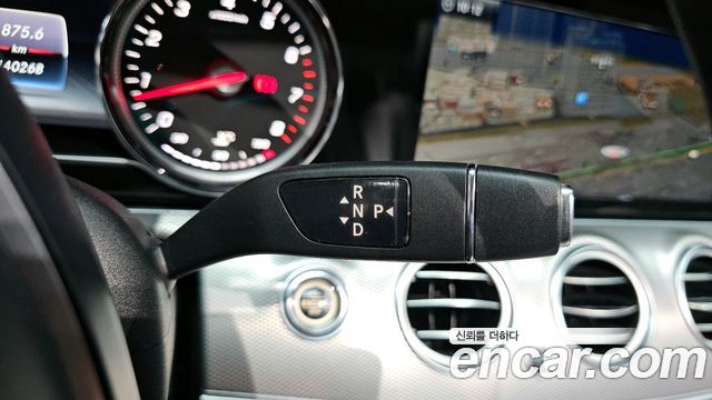 Mercedes-Benz E-Class 2017 — photo 9