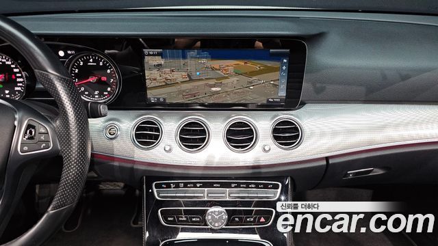 Mercedes-Benz E-Class 2017 — photo 12