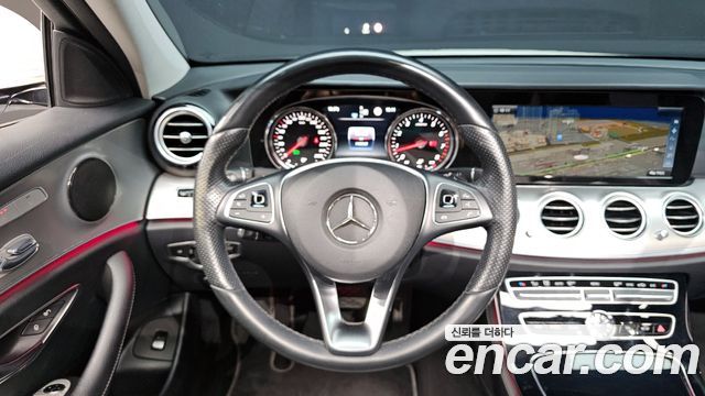 Mercedes-Benz E-Class 2017 — photo 13