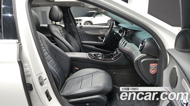 Mercedes-Benz E-Class 2017 — photo 15