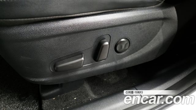 Hyundai Santafe 2019 — photo 18
