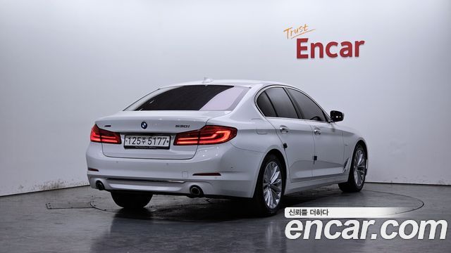 BMW 5-Series 2018 — photo 2