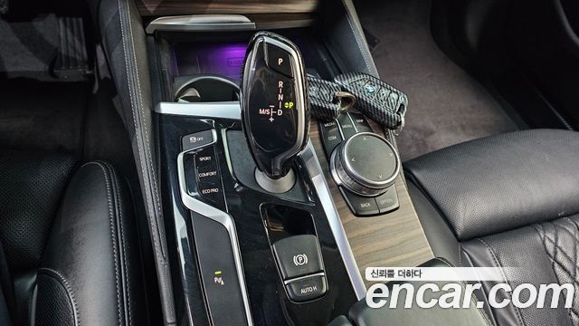 BMW 5-Series 2018 — photo 9