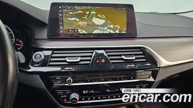 BMW 5-Series 2018 — photo 15
