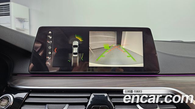 BMW 5-Series 2018 — photo 16
