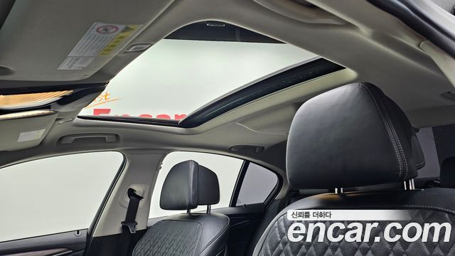 BMW 5-Series 2018 — photo 20