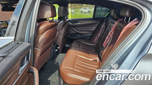 BMW 5-Series 2019 — photo 12