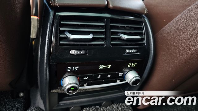 BMW 5-Series 2019 — photo 17