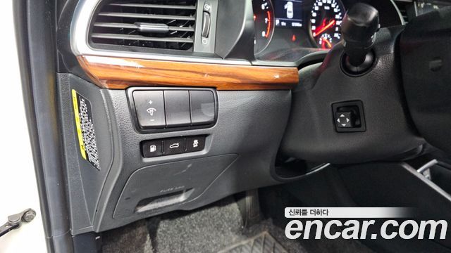 Kia K7 2016 — photo 17
