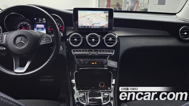 Mercedes-Benz GLC-Class 2018 — photo 24