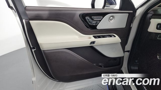 Lincoln Aviator 2021 — photo 14