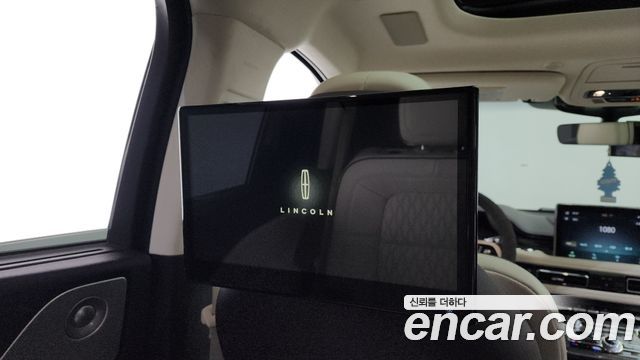 Lincoln Aviator 2021 — photo 31