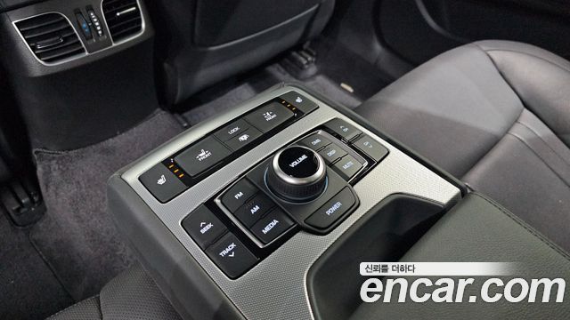 Genesis G80 2019 — photo 18
