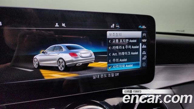 Mercedes-Benz C-Class 2020 — photo 18