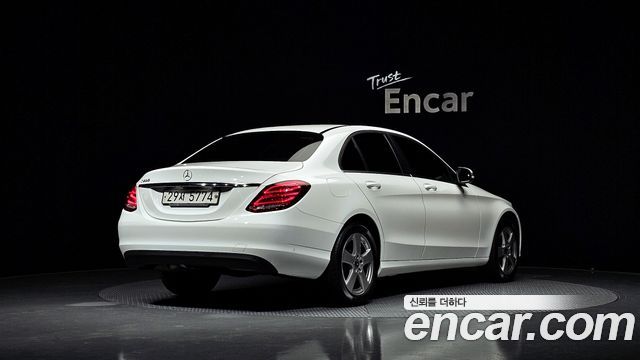 Mercedes-Benz C-Class 2018 — photo 2