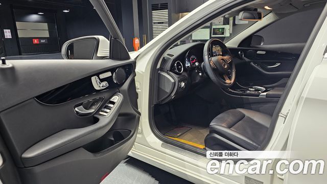 Mercedes-Benz C-Class 2018 — photo 13