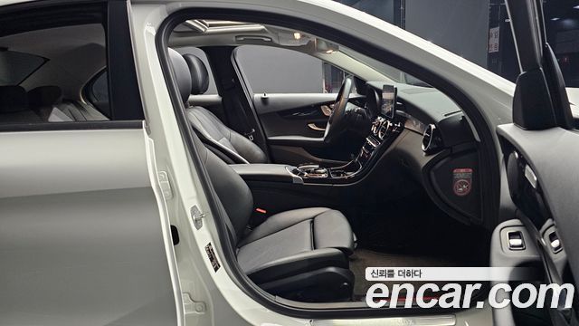 Mercedes-Benz C-Class 2018 — photo 17