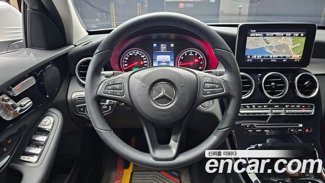 Mercedes-Benz C-Class 2018 — photo 19