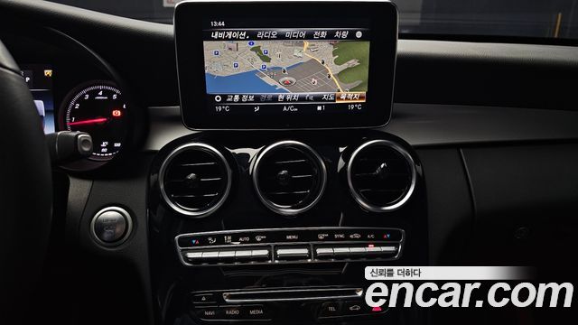 Mercedes-Benz C-Class 2018 — photo 20