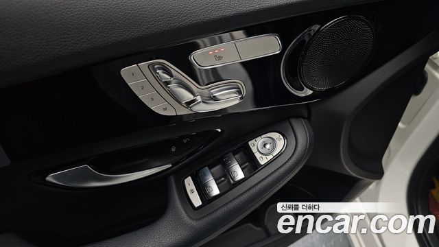 Mercedes-Benz C-Class 2018 — photo 22