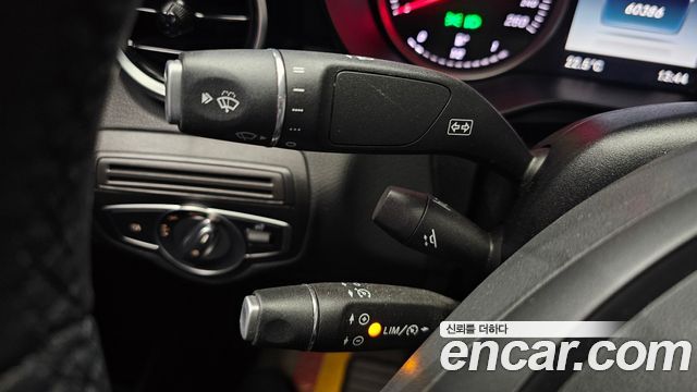 Mercedes-Benz C-Class 2018 — photo 24