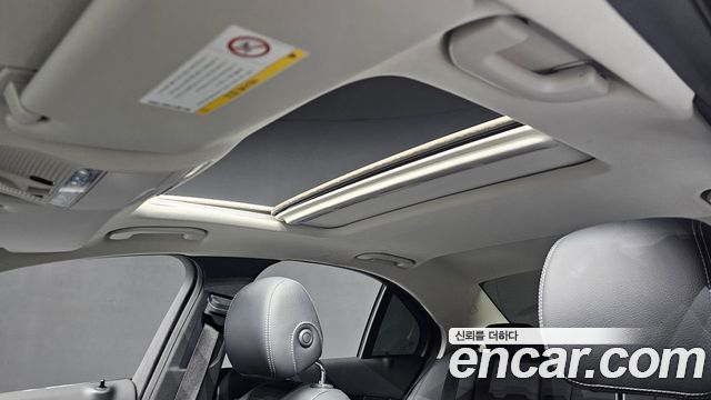 Mercedes-Benz C-Class 2018 — photo 25