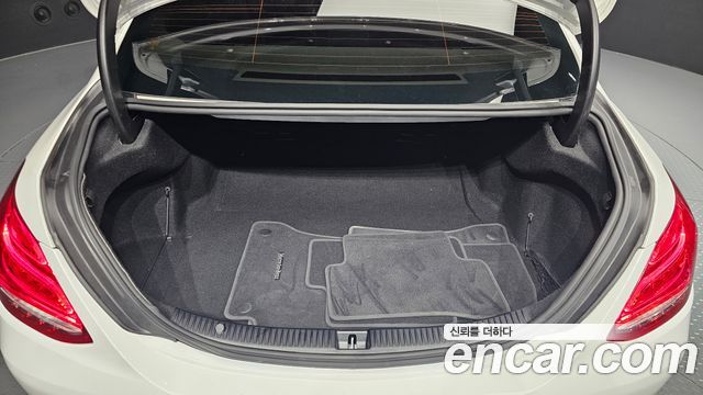 Mercedes-Benz C-Class 2018 — photo 26
