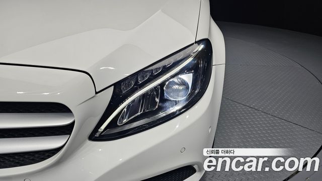 Mercedes-Benz C-Class 2018 — photo 8