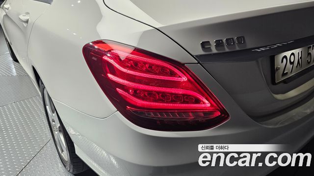 Mercedes-Benz C-Class 2018 — photo 9