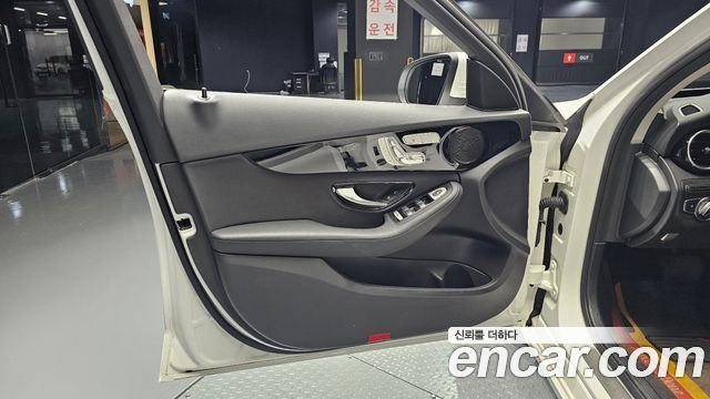 Mercedes-Benz C-Class 2018 — photo 14