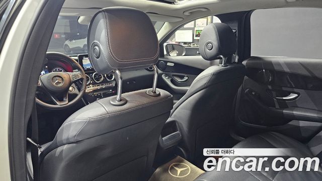 Mercedes-Benz C-Class 2018 — photo 16