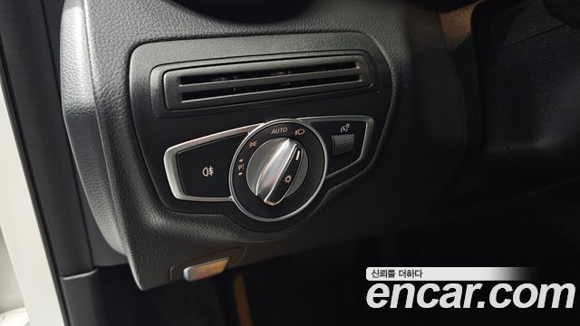 Mercedes-Benz C-Class 2018 — photo 27
