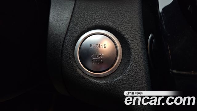 Mercedes-Benz C-Class 2018 — photo 30