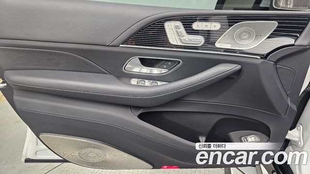 Mercedes-Benz GLS-Class 2025 — photo 12