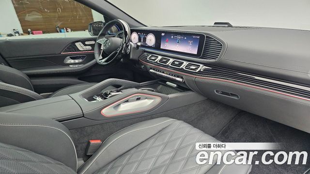 Mercedes-Benz GLS-Class 2025 — photo 13