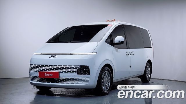 Hyundai Staria 2023 — photo 3