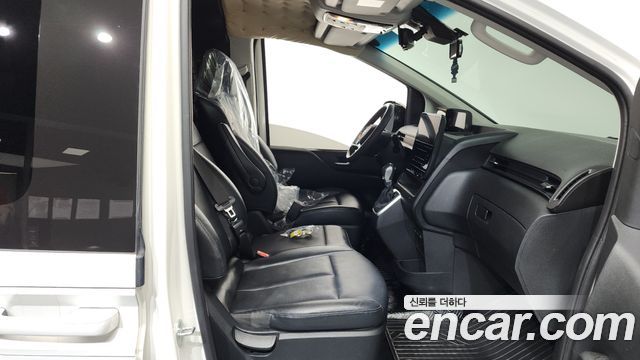 Hyundai Staria 2023 — photo 16