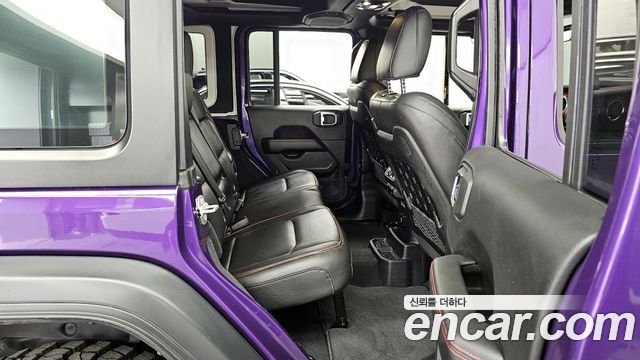 Jeep Wrangler 2023 — photo 18