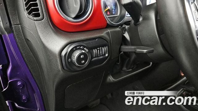 Jeep Wrangler 2023 — photo 24