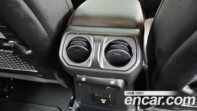 Jeep Wrangler 2023 — photo 25