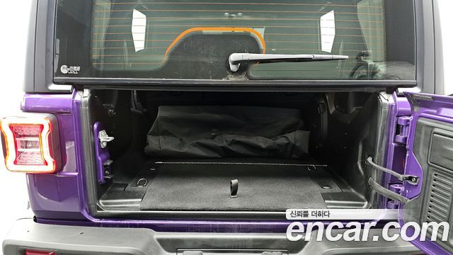 Jeep Wrangler 2023 — photo 26
