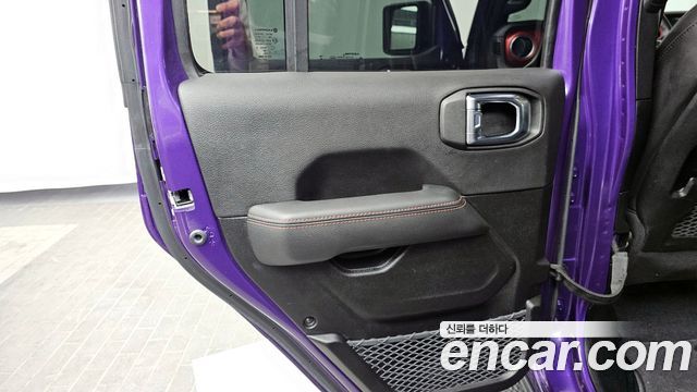 Jeep Wrangler 2023 — photo 15