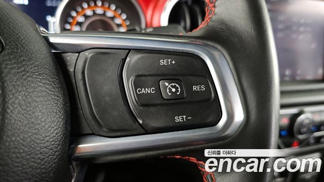 Jeep Wrangler 2023 — photo 28