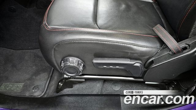 Jeep Wrangler 2023 — photo 31